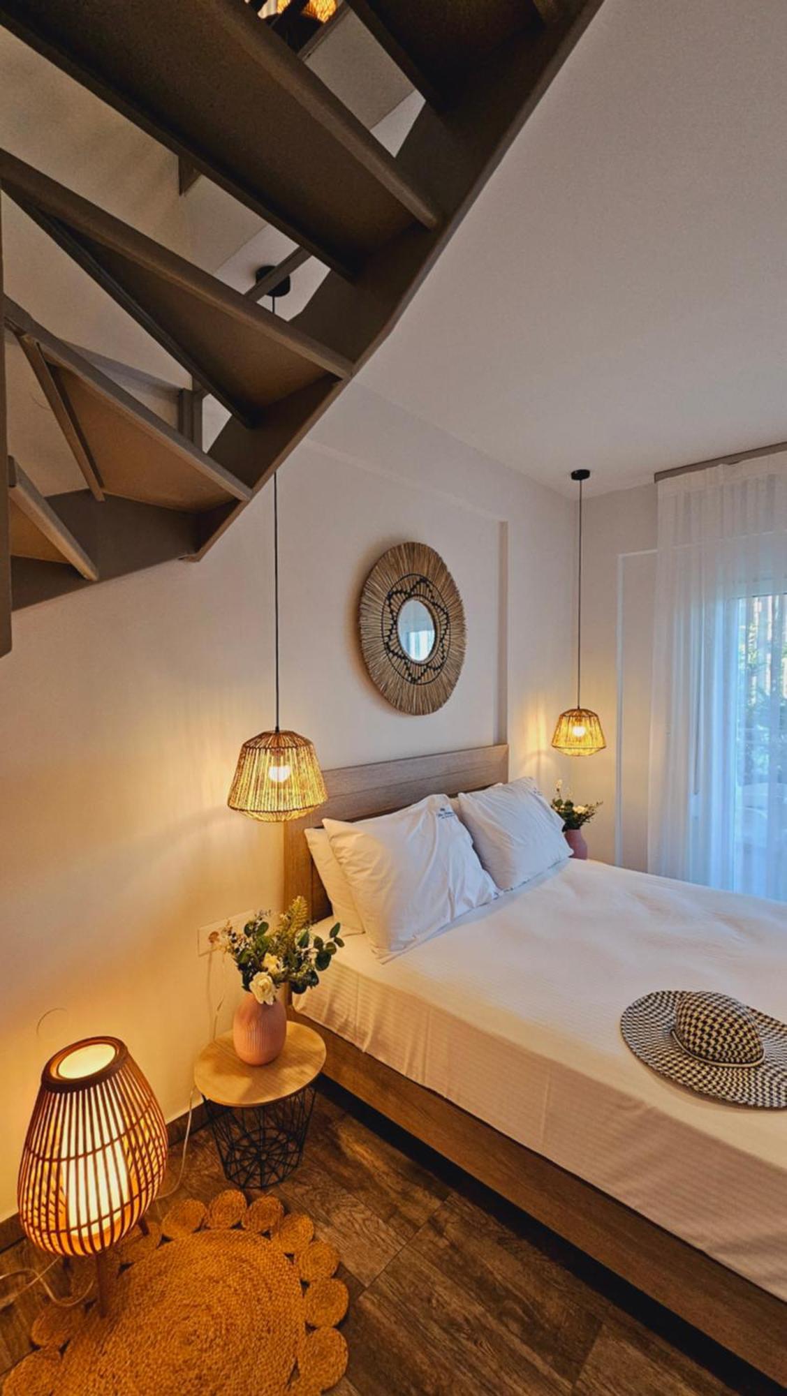 Niriides Boutique Suites Nea Vrasna Ngoại thất bức ảnh