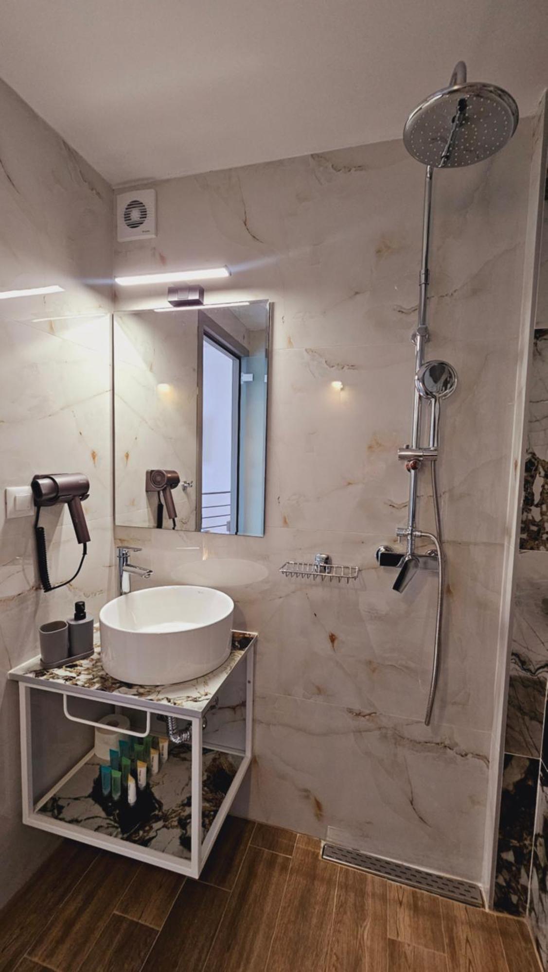 Niriides Boutique Suites Nea Vrasna Ngoại thất bức ảnh